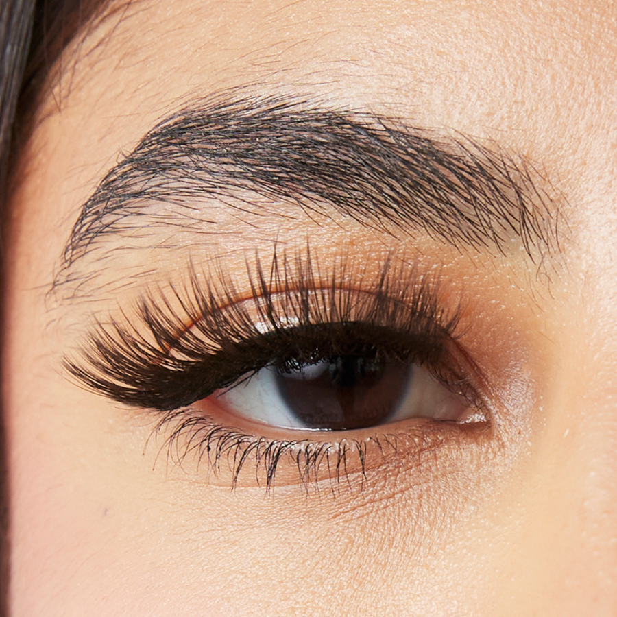 Girl using Bae Magnetic Eyelashes