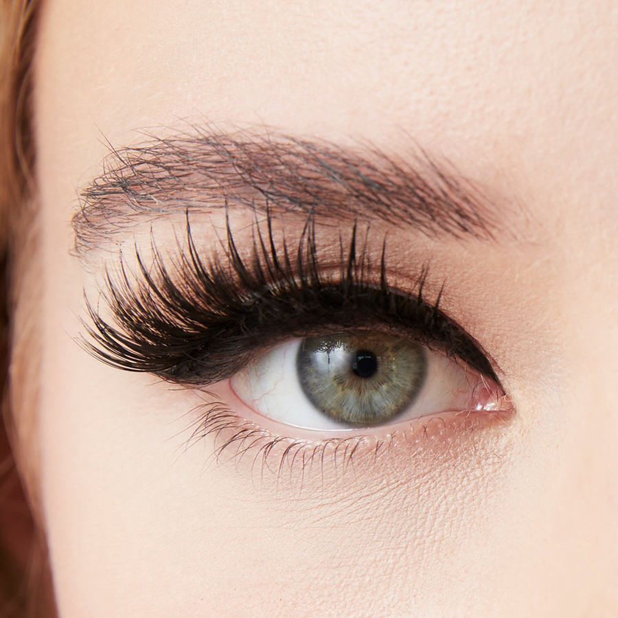 Girl using Big Energy Magnetic Eyelashes